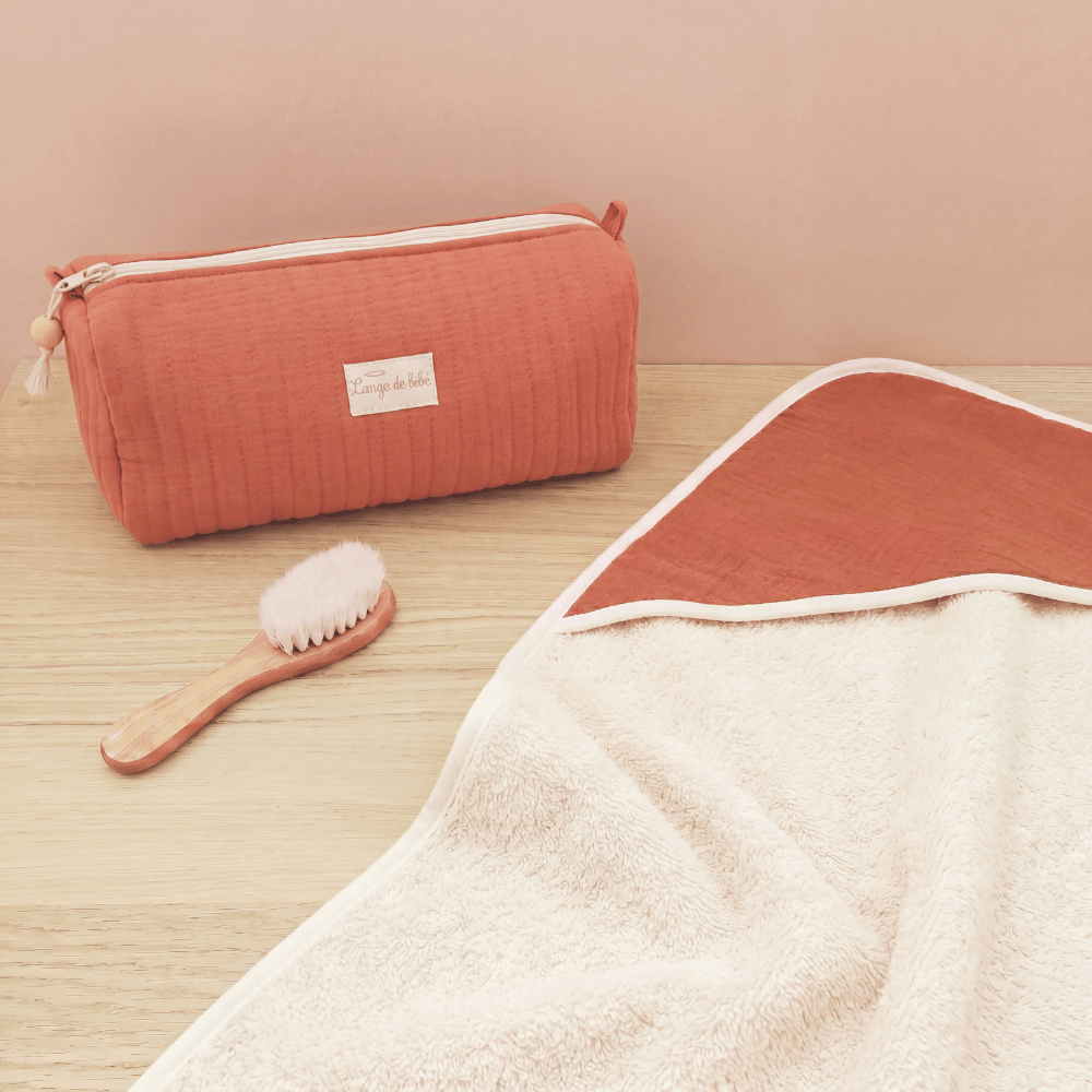coffret bain bébé coton bio cape de bain et trousse de toilette